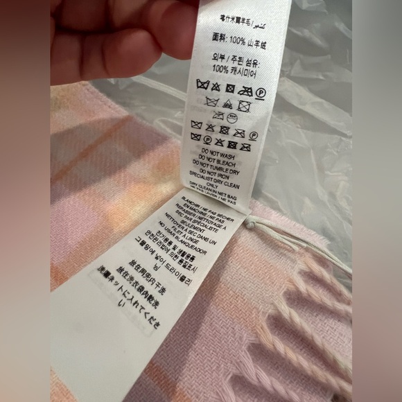 NEW Burberry 168X30 Pink Check To Solid Reversible Cashmere Scarf - Picture 8 of 16